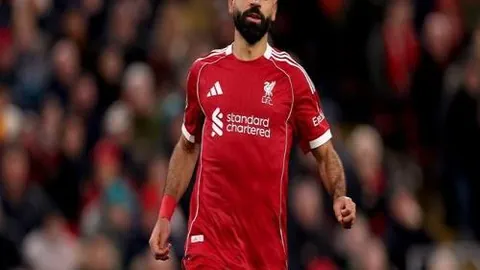 “西乙赛场再战旧日欧战精英，英国媒体锁定巴黎锋线明星”